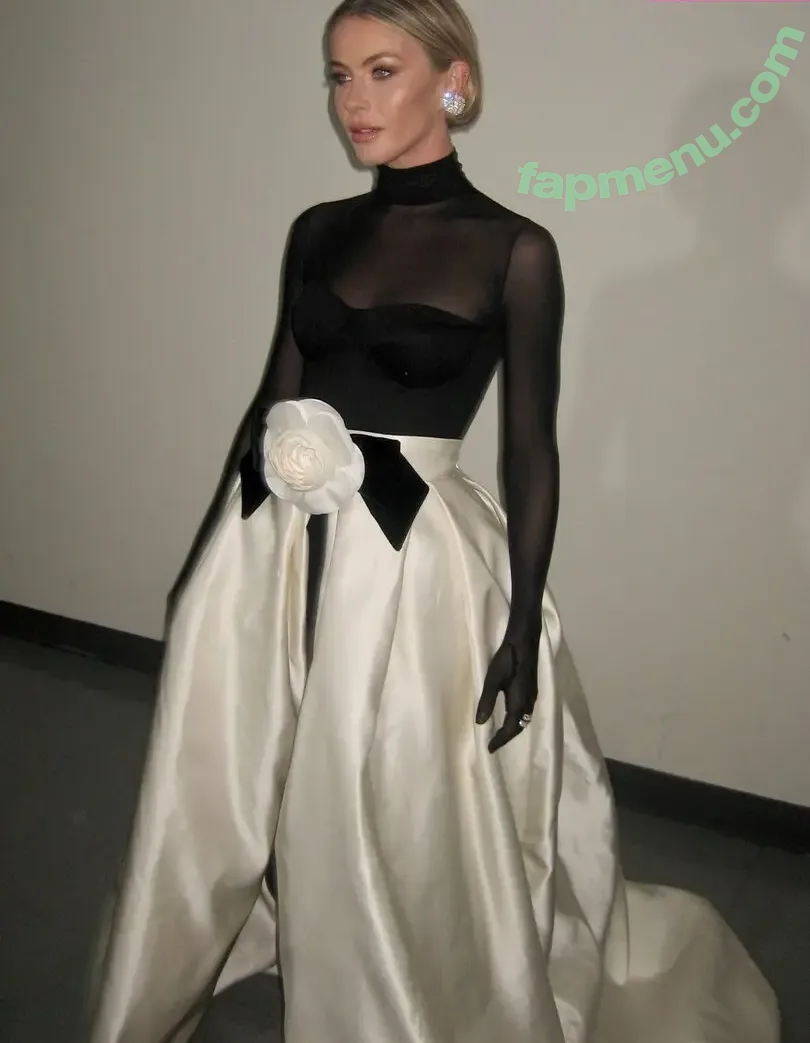 Julianne Hough nude photo #1952 (juleshough / juliannehough)