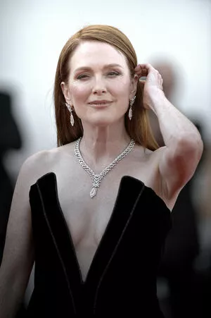 Julianne Moore / juliannemoore nude photo #0019