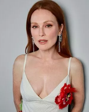 Julianne Moore / juliannemoore nude photo #0071