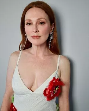 Julianne Moore / juliannemoore nude photo #0072