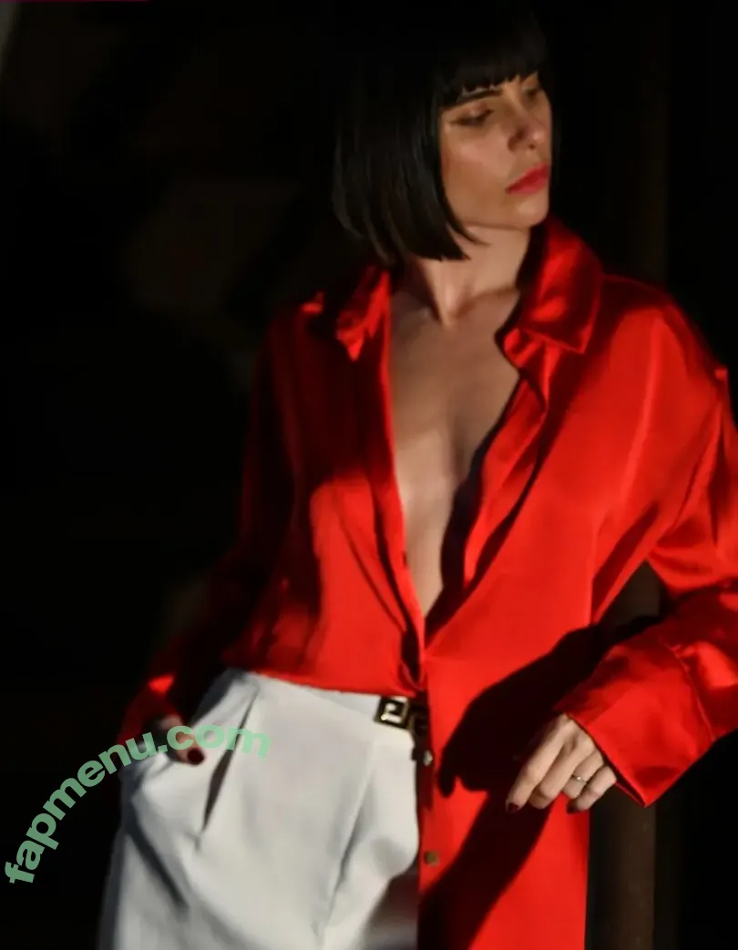 Julianne Trevisol nude photo #0199 (juliannetrevisol)