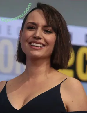 Julie Ann Emery / julieannemery nude photo #0025