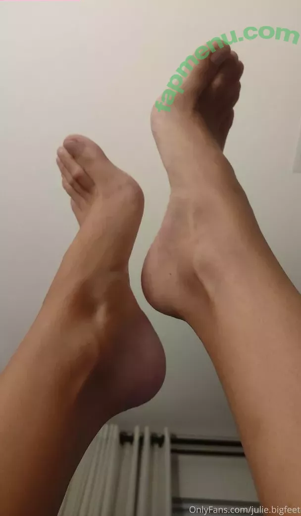 julie.bigfeet nude photo #0022 (juliesfeet)