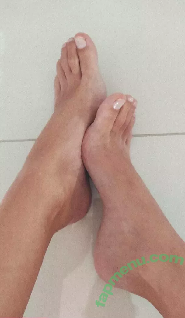 julie.bigfeet nude photo #0028 (juliesfeet)