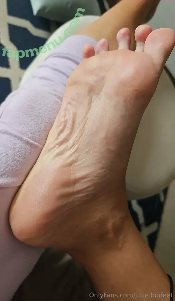 julie.bigfeet nude photo #0084 (juliesfeet)