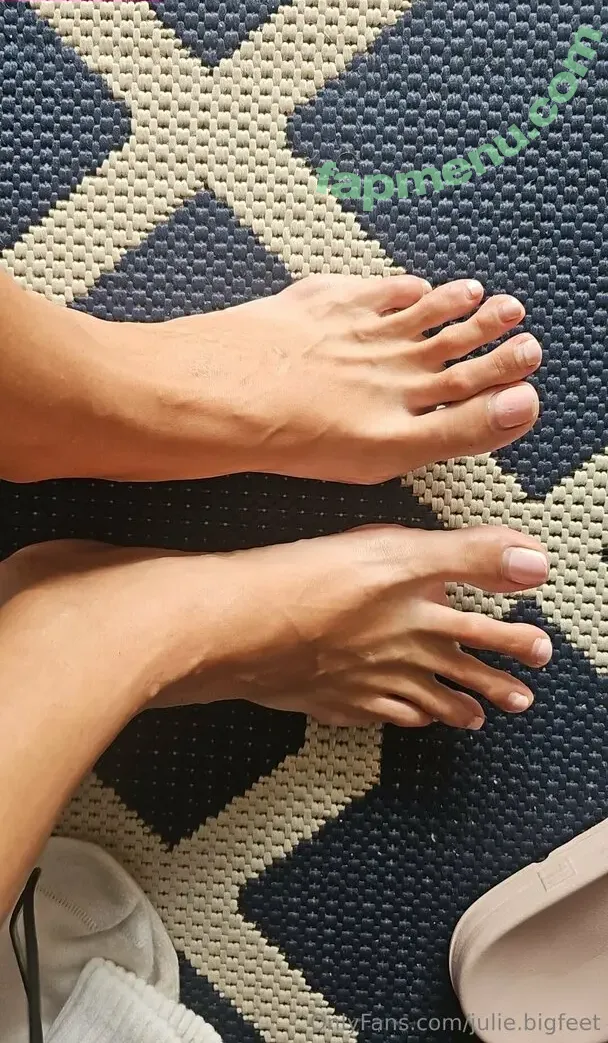 julie.bigfeet nude photo #0086 (juliesfeet)