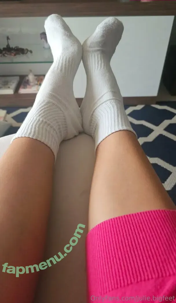 julie.bigfeet nude photo #0090 (juliesfeet)