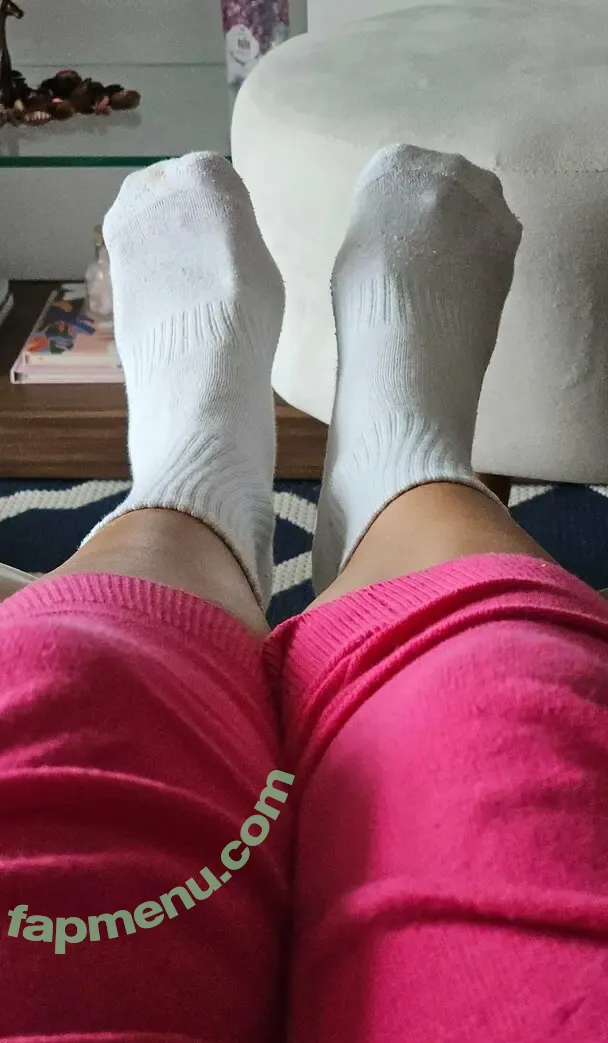 julie.bigfeet nude photo #0102 (juliesfeet)