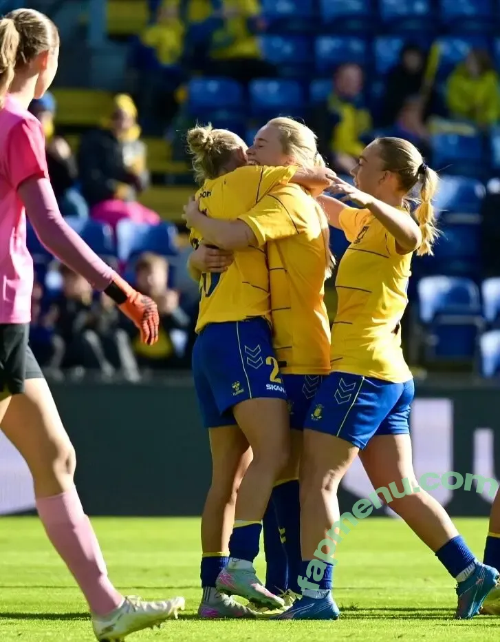 Julie Jorde nude photo #0027 (JulieJorde)