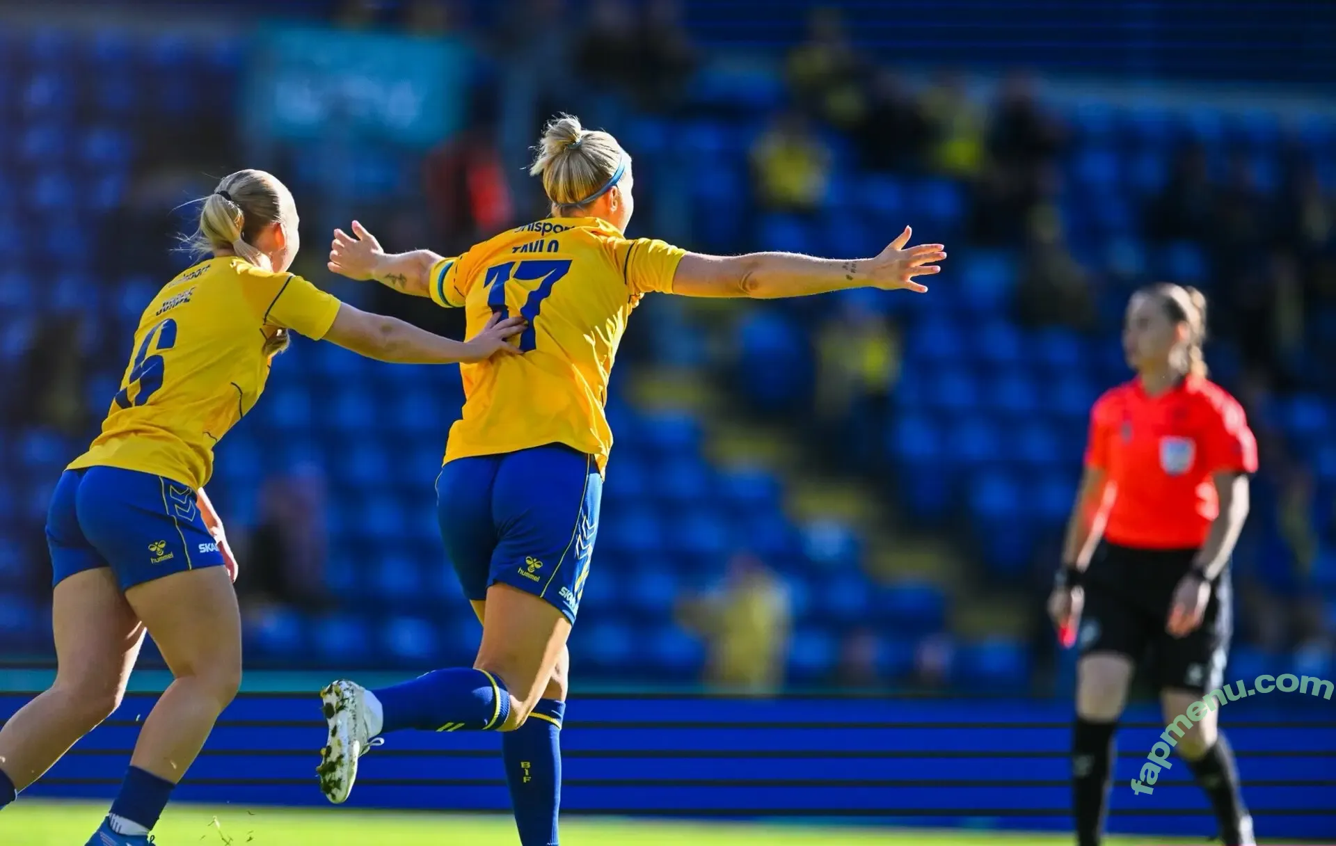 Julie Jorde nude photo #0030 (JulieJorde)