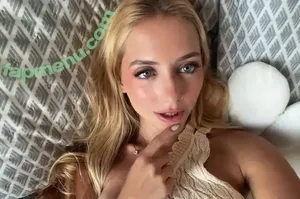 Julie Remoissenet / julie_rem nude photo #0083