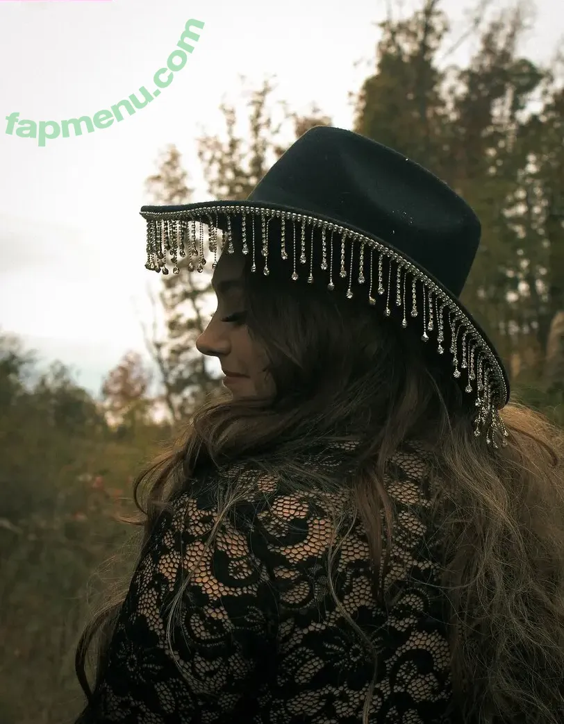 Julie1030 nude photo #0019 (Mariebaby1622 / juliehcousins)