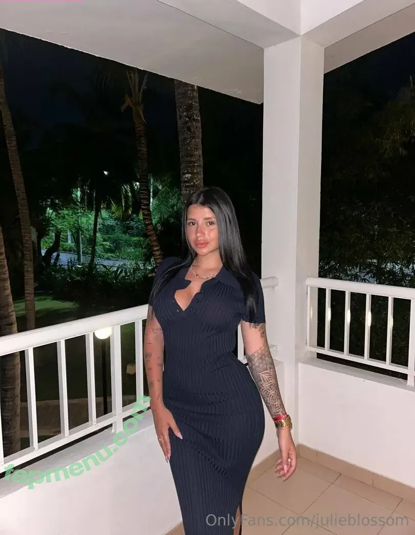 julieblossom nude photo #0047 (jul1eta27_)