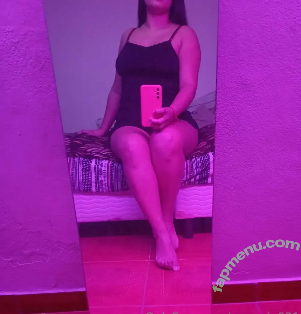 juliennee nude photo #0008 (juliennee)