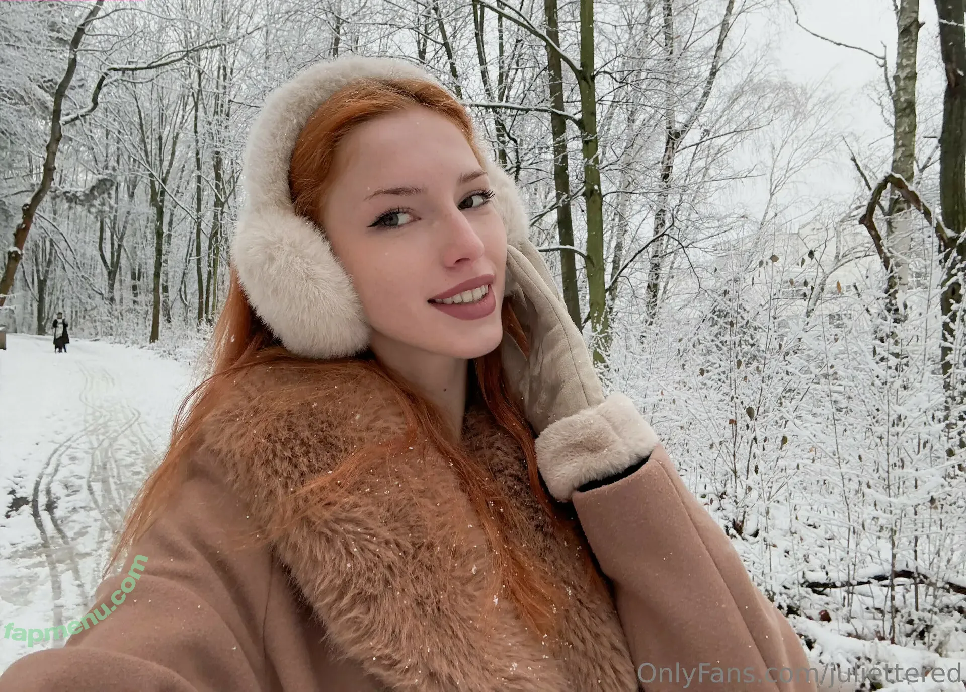 Juliette nude photo #0418 (julaviestbelle / juliettered / julispod)