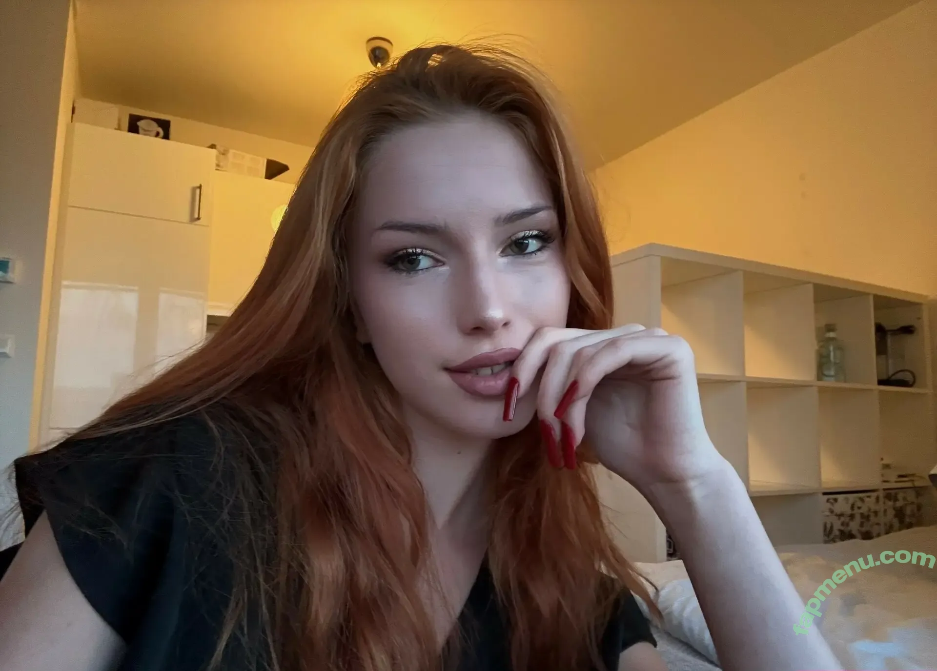 Juliette nude photo #0419 (julaviestbelle / juliettered / julispod)