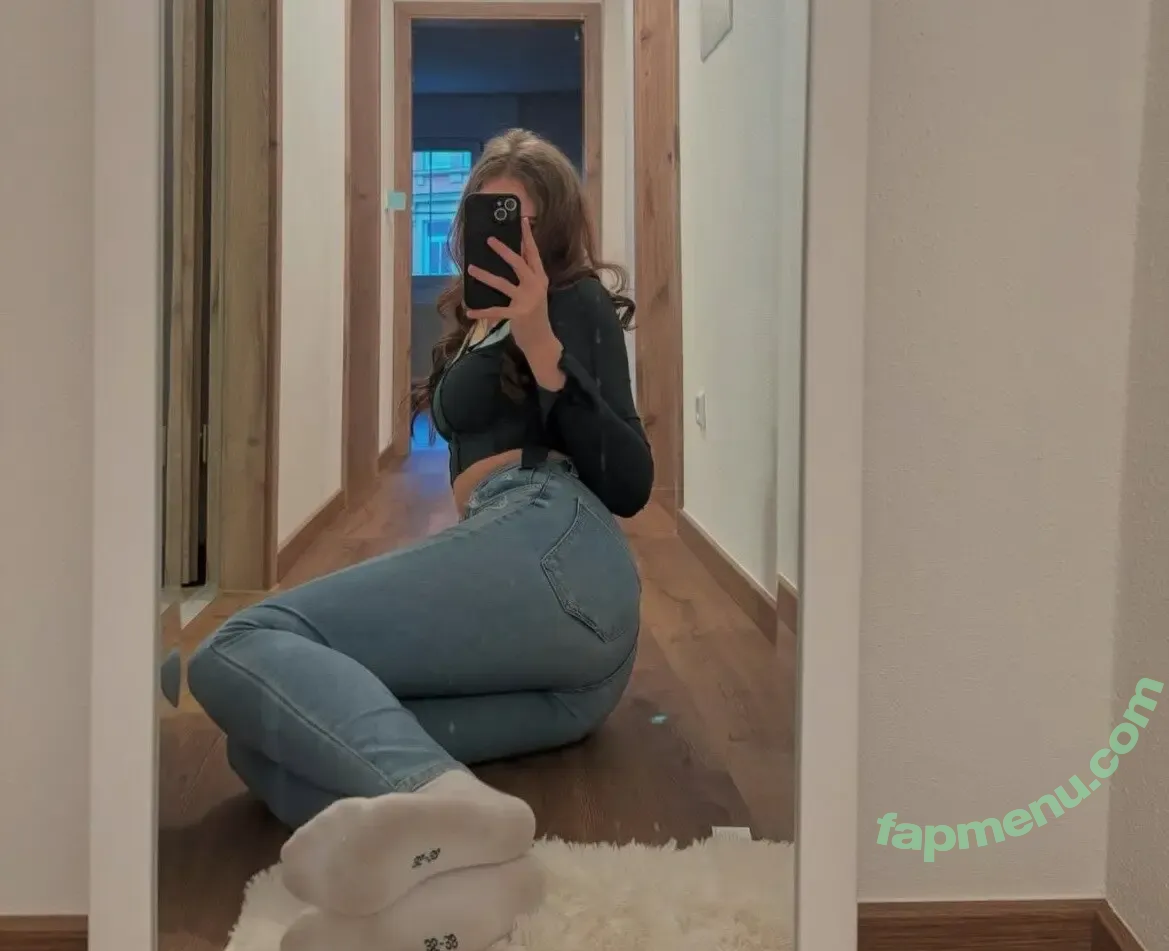 julinaa.may nude photo #0129 (julianafmay)