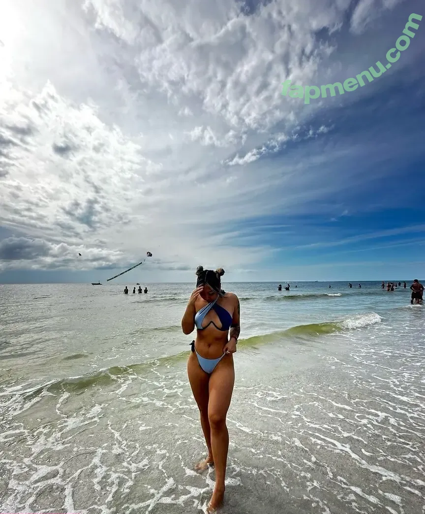 June.lin nude photo #0006 (June.Hnubci / heyjunebug)