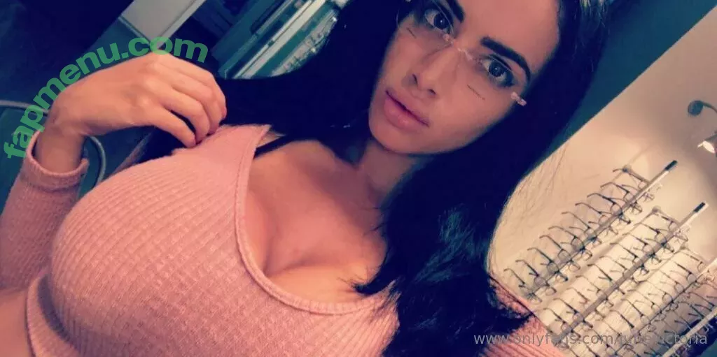 junevictoria nude photo #0026 (lavictoriajune)