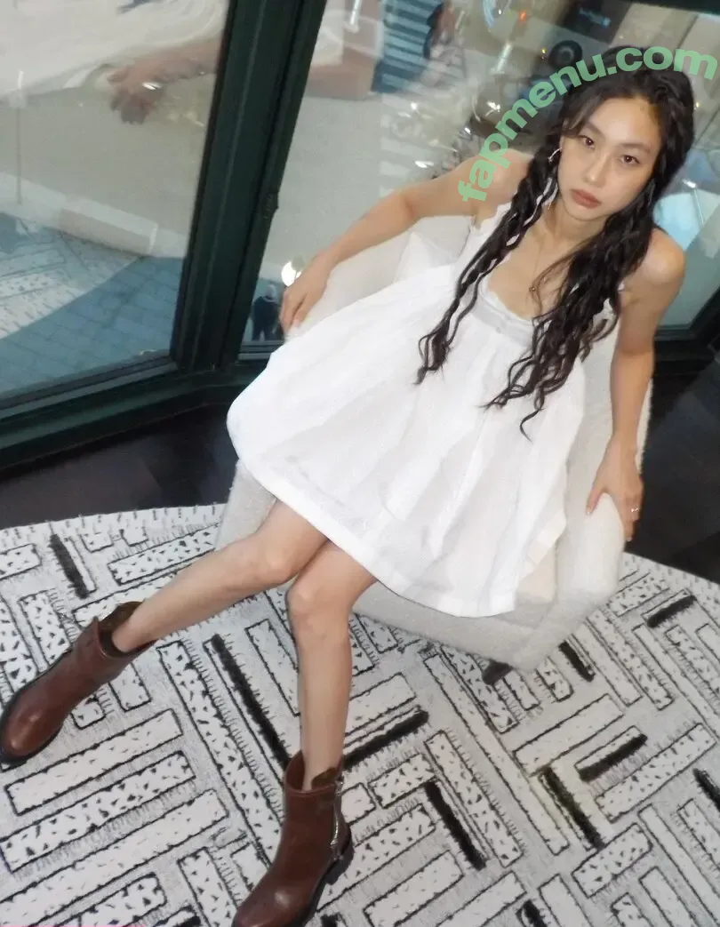 Jung Ho-yeon nude photo #0279 (hoooooyeony / xo_yeri)