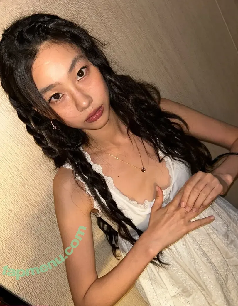 Jung Ho-yeon nude photo #0281 (hoooooyeony / xo_yeri)
