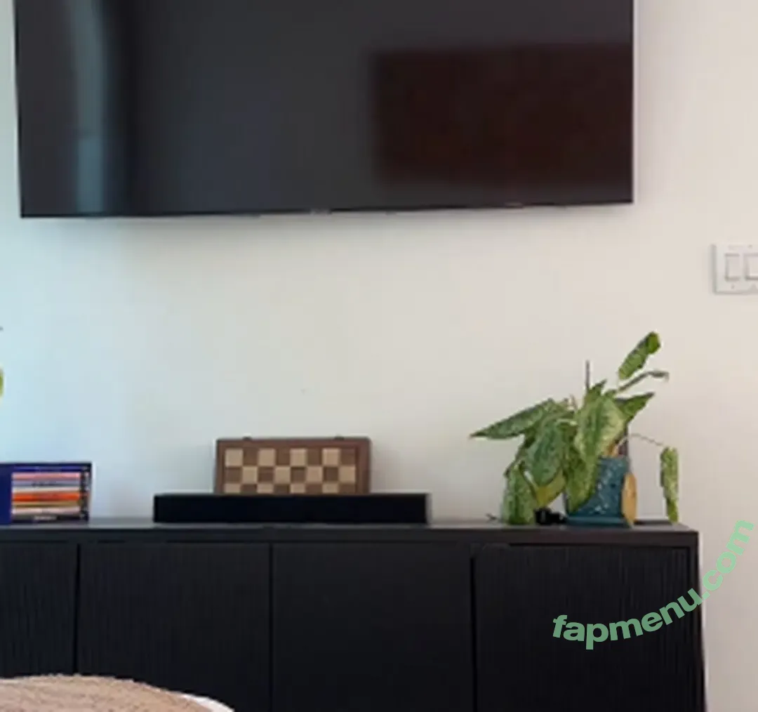 Juniper Ren nude photo #0904 (PetiteComer / PlaywithJuni / Pup_JuniperRen / juni_thepuppy)