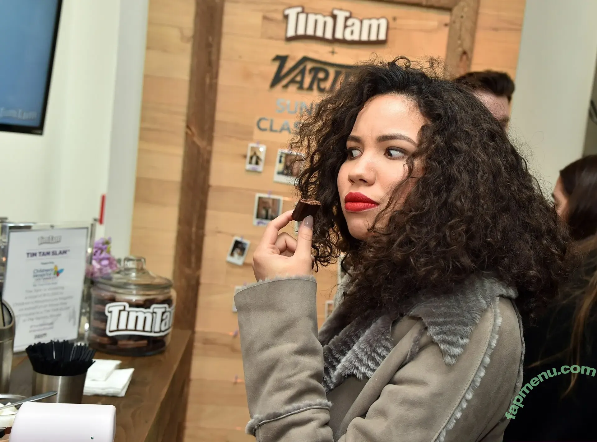 Jurnee Smollett nude photo #0549 (jurneesmollett)