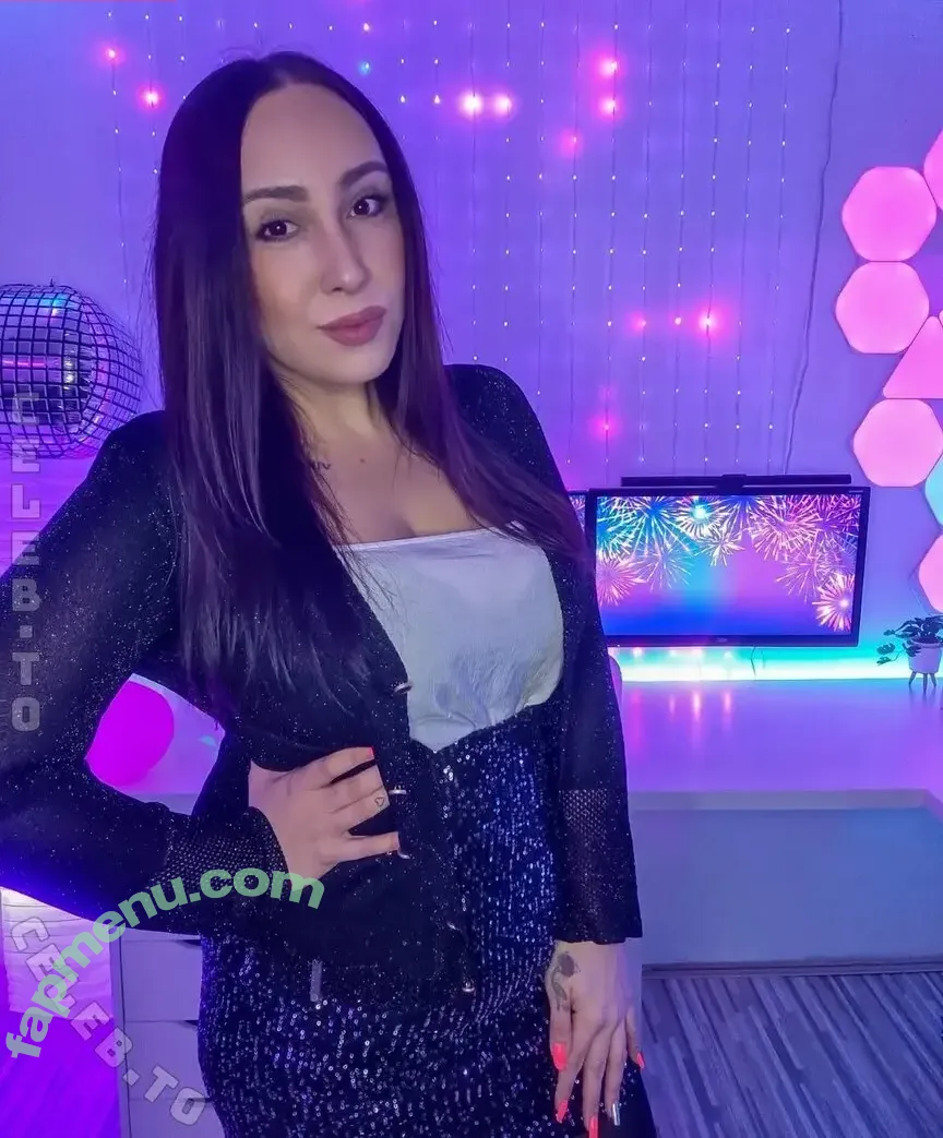 just.a.gamergirl nude photo #0021 (just.a.jessy)