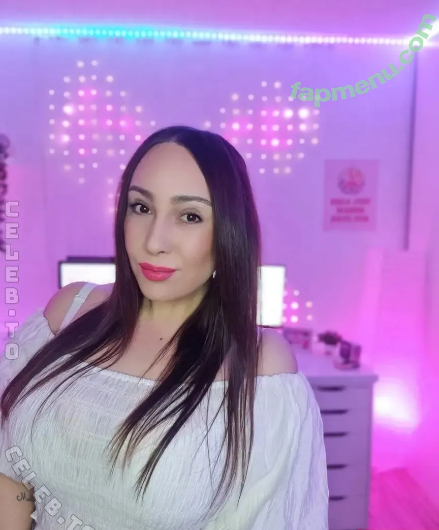 just.a.gamergirl nude photo #0025 (just.a.jessy)