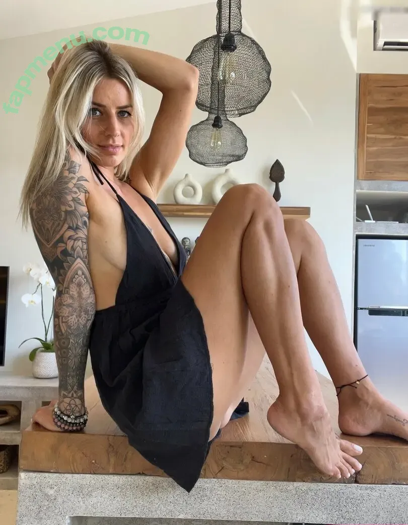 Justbeingcharli nude photo #0003 (Justbeingcharli)
