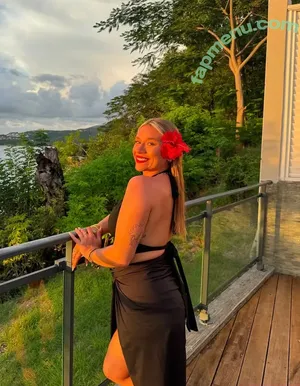 Justinaccessible nude photo #0194