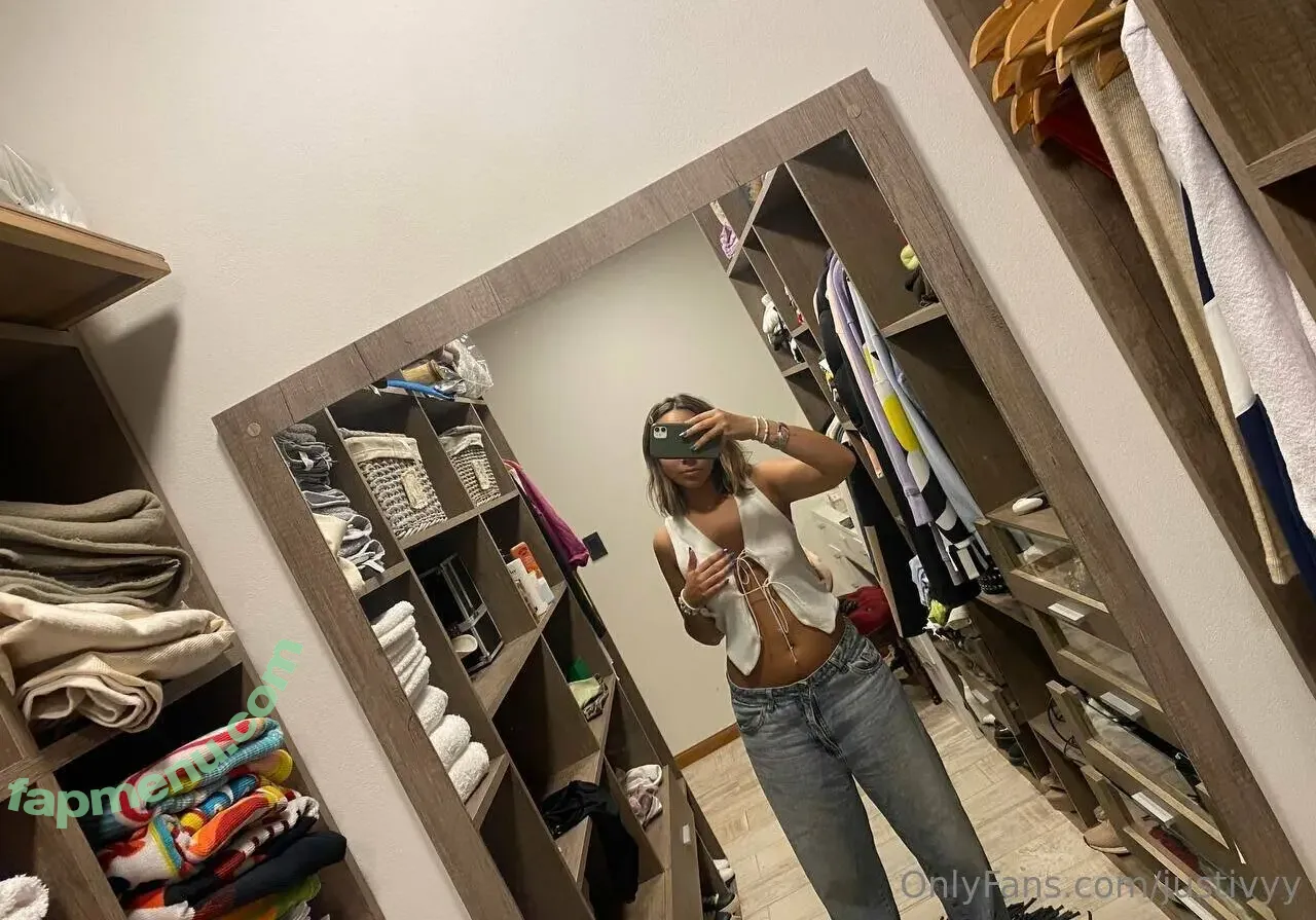 justkhloee nude photo #0001 (justkhloe.io)
