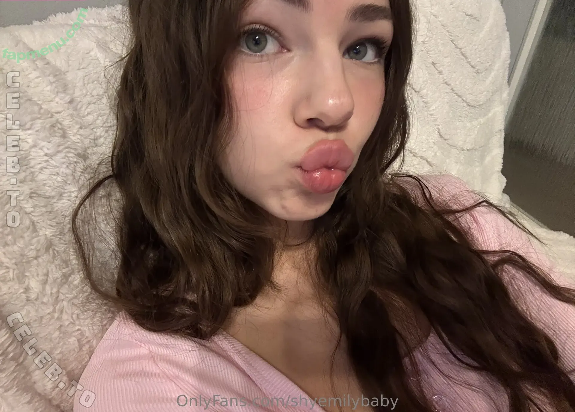 Justkitty18 nude photo #0052 (heyits_valeria / shyemilybaby)