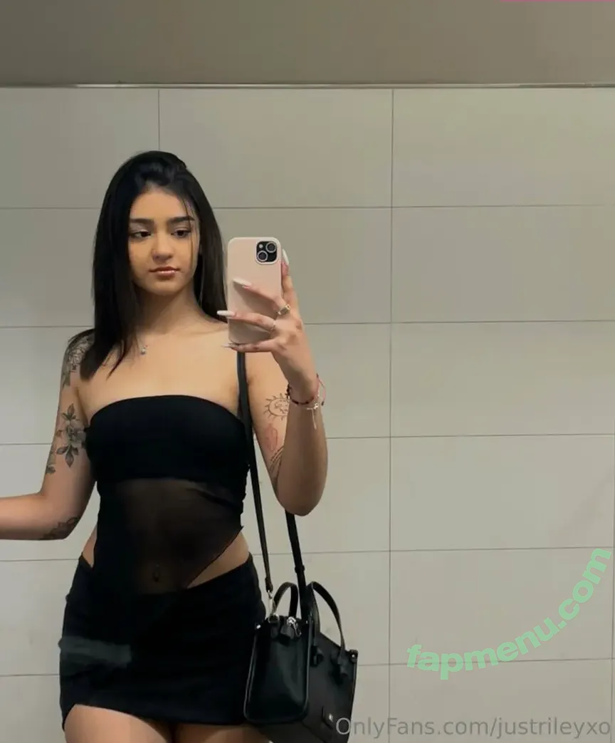 justrileyxo nude photo #0012 (justrileyxo)