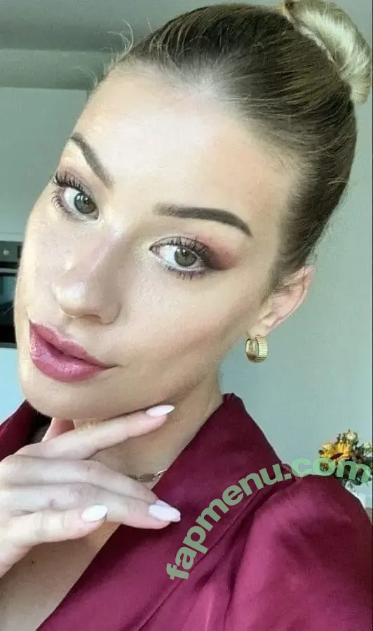 JustSayEleanor nude photo #0002 (JustSayEleanor)