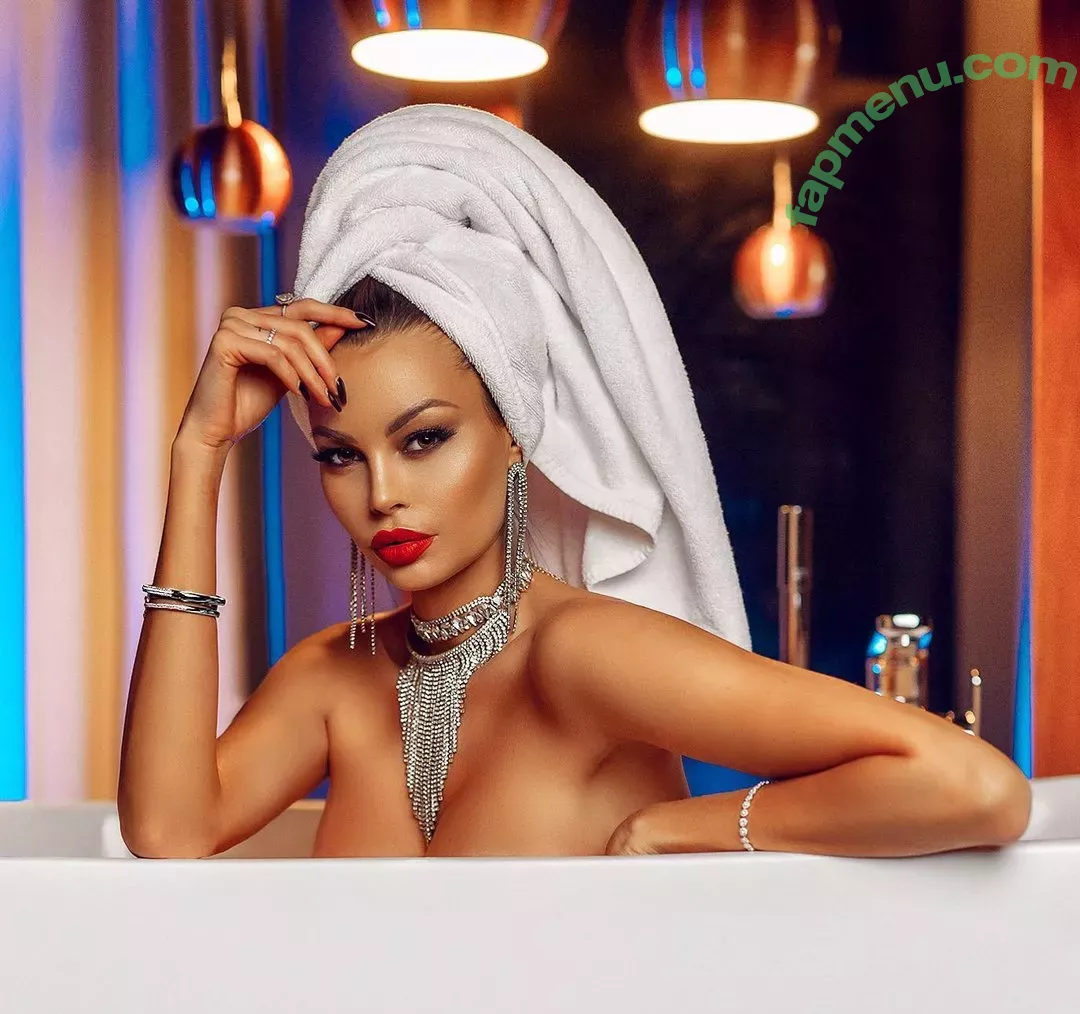 Justyna Gradek nude photo #0025 (gradek_justyna)