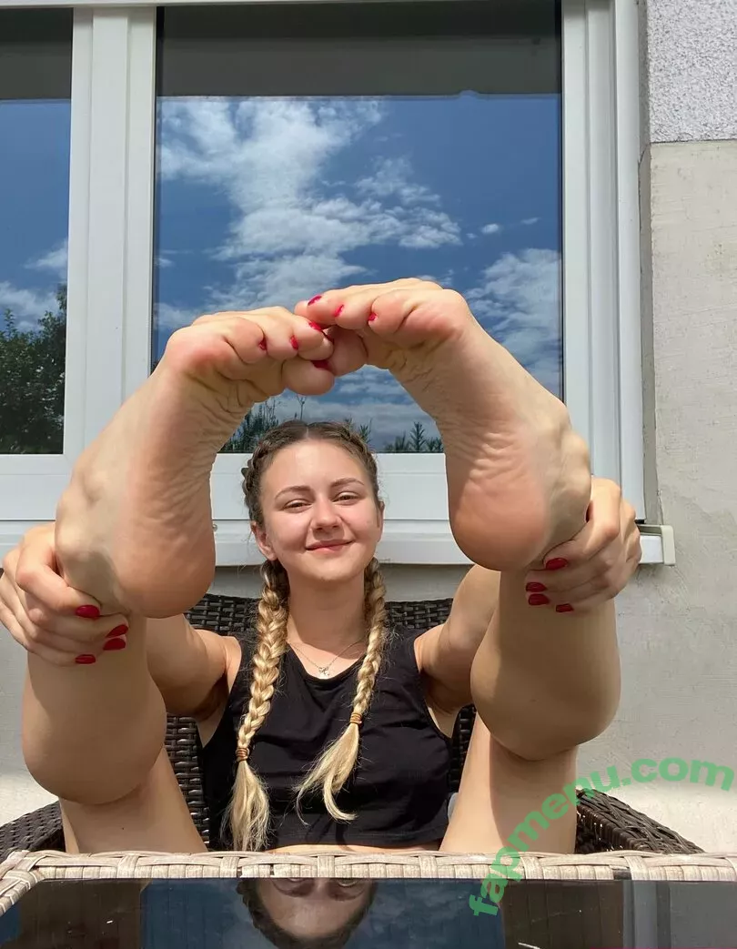 k.flexiblefeet nude photo #0225 (kseniafeet)