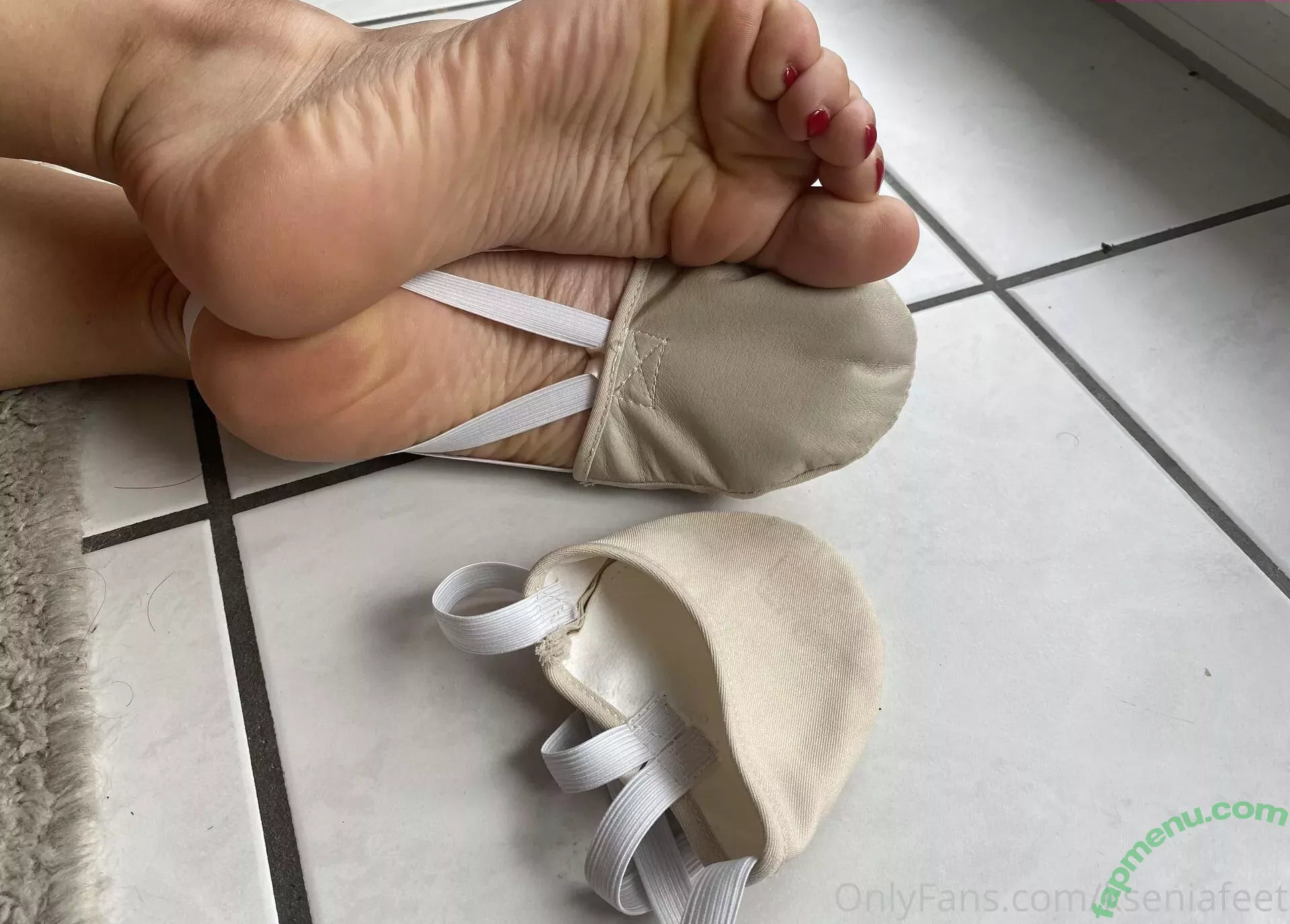 k.flexiblefeet nude photo #0276 (kseniafeet)