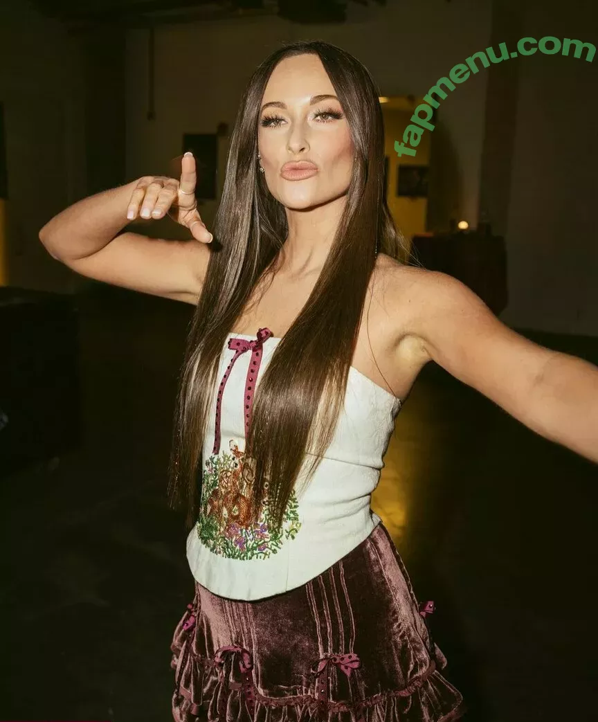 Kacey Musgraves nude photo #0190 (spaceykacey)