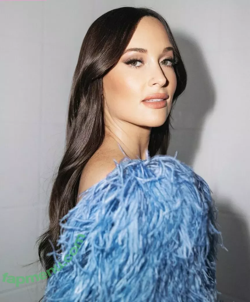 Kacey Musgraves nude photo #0204 (heavenlyyhazel / spaceykacey)