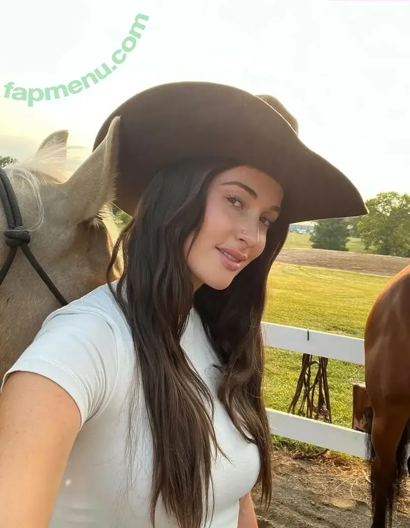 Kacey Musgraves nude photo #0365 (heavenlyyhazel / spaceykacey)