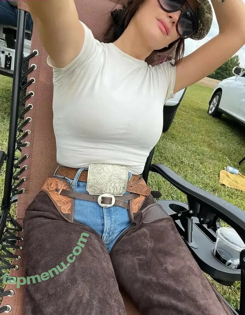 Kacey Musgraves nude photo #0370 (heavenlyyhazel / spaceykacey)