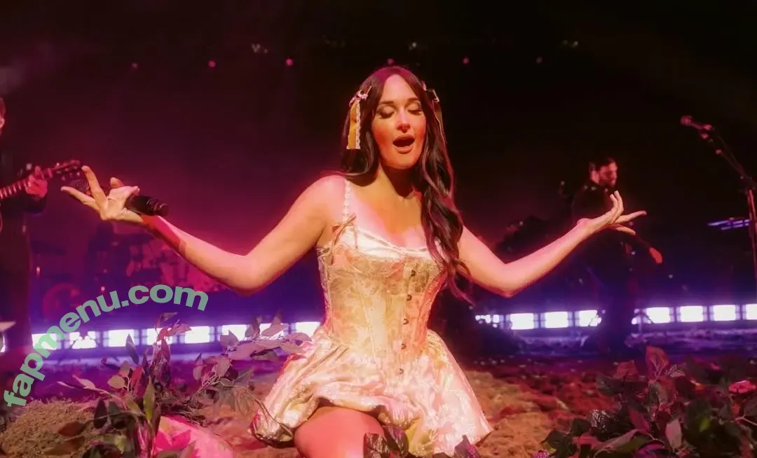 Kacey Musgraves nude photo #0456 (heavenlyyhazel / spaceykacey)