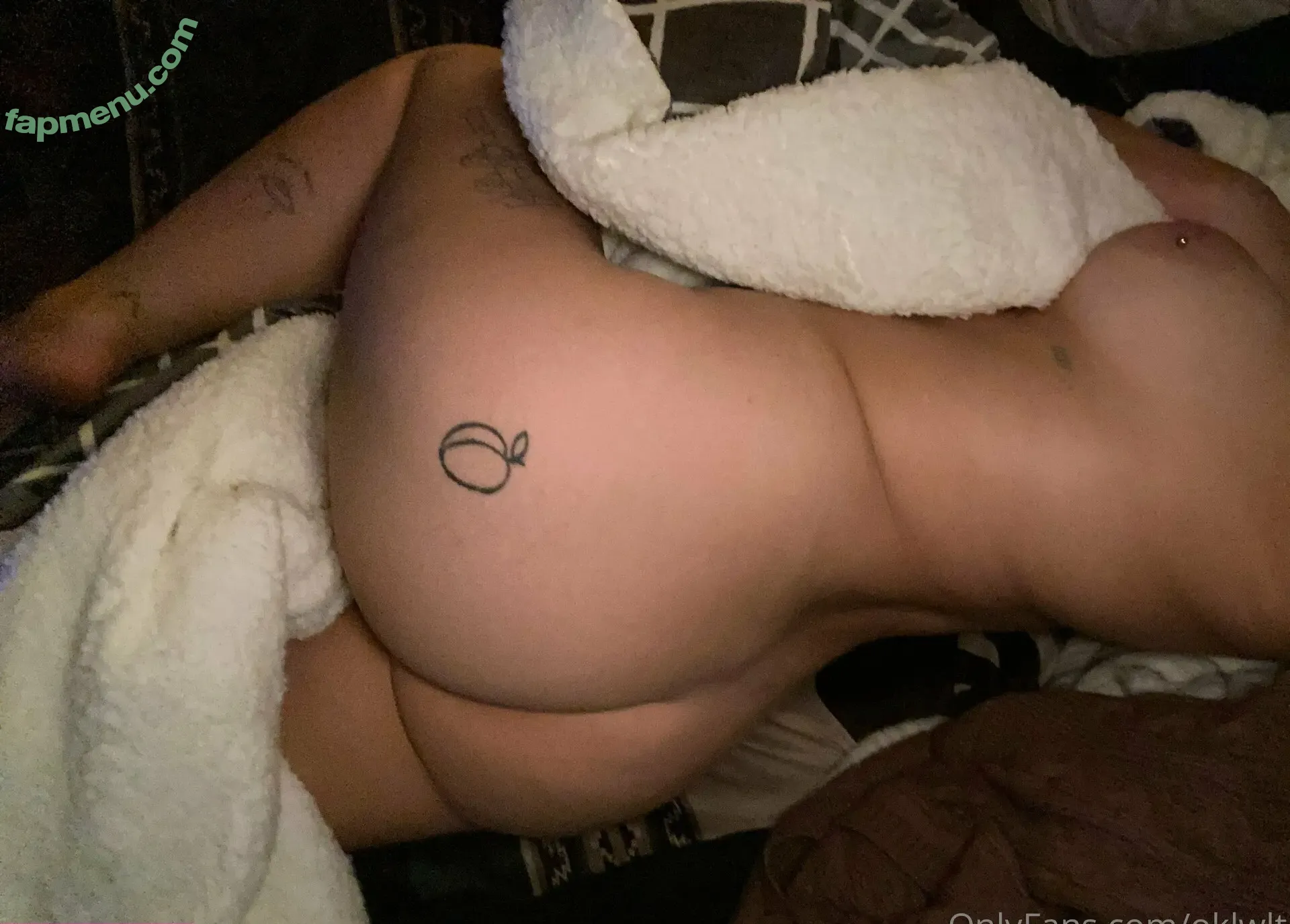 Kaela Wilton nude photo #0002 (kaelawltn / oklwlt)