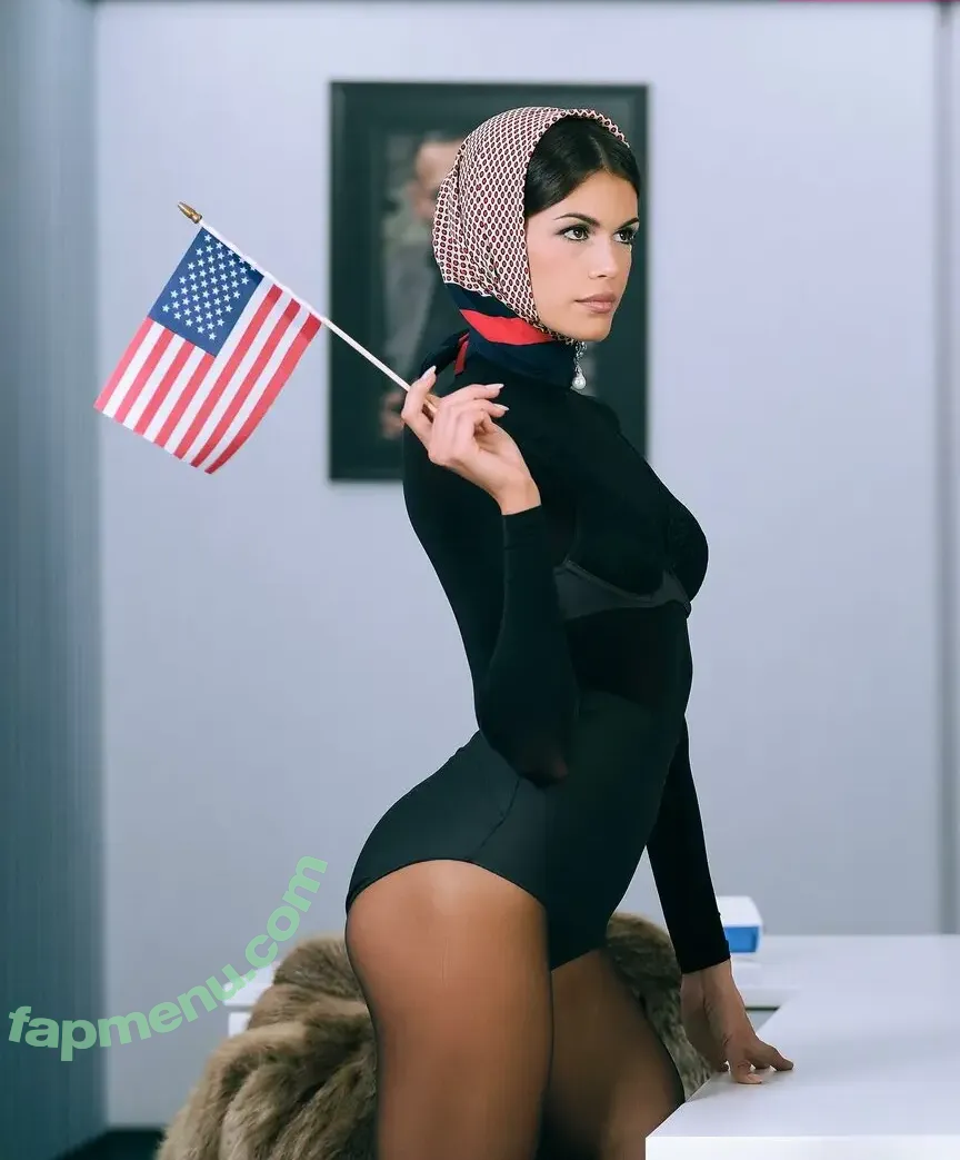 Kaia Gerber nude photo #1190 (KaiaGerber)