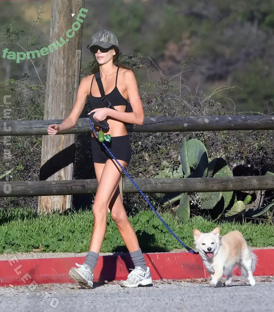 Kaia Gerber nude photo #1320 (KaiaGerber)