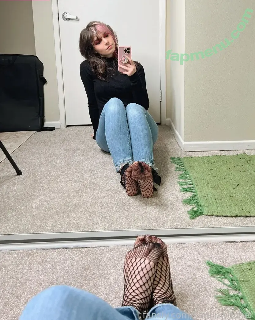 Kaitlin Witcher nude photo #1051 (kaitlinwitcher / piddleass)