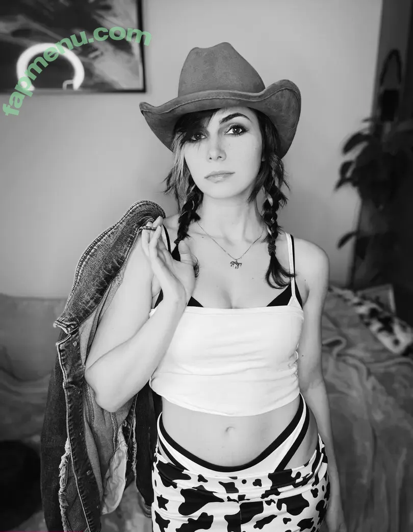 Kaitlin Witcher nude photo #1367 (kaitlinwitcher / piddleass)