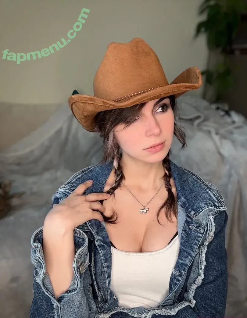 Kaitlin Witcher nude photo #1369 (kaitlinwitcher / piddleass)