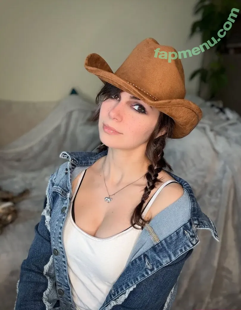 Kaitlin Witcher nude photo #1372 (kaitlinwitcher / piddleass)